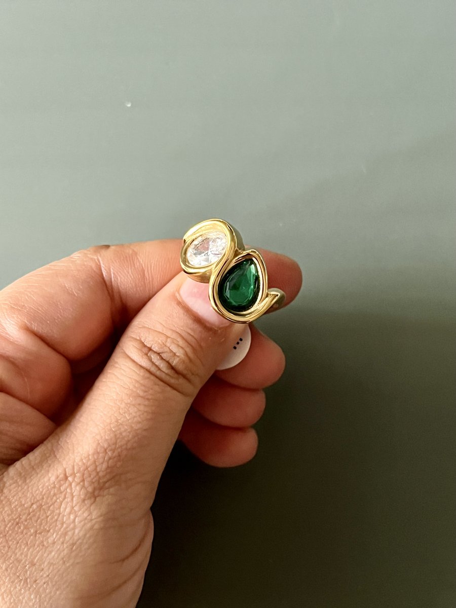 Green Teardrop and White Oval Zircon Ring (Size7)